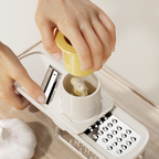 Edelstahl-Reibe 3-in-1 mit Auffangbehälter und Fingerschutz