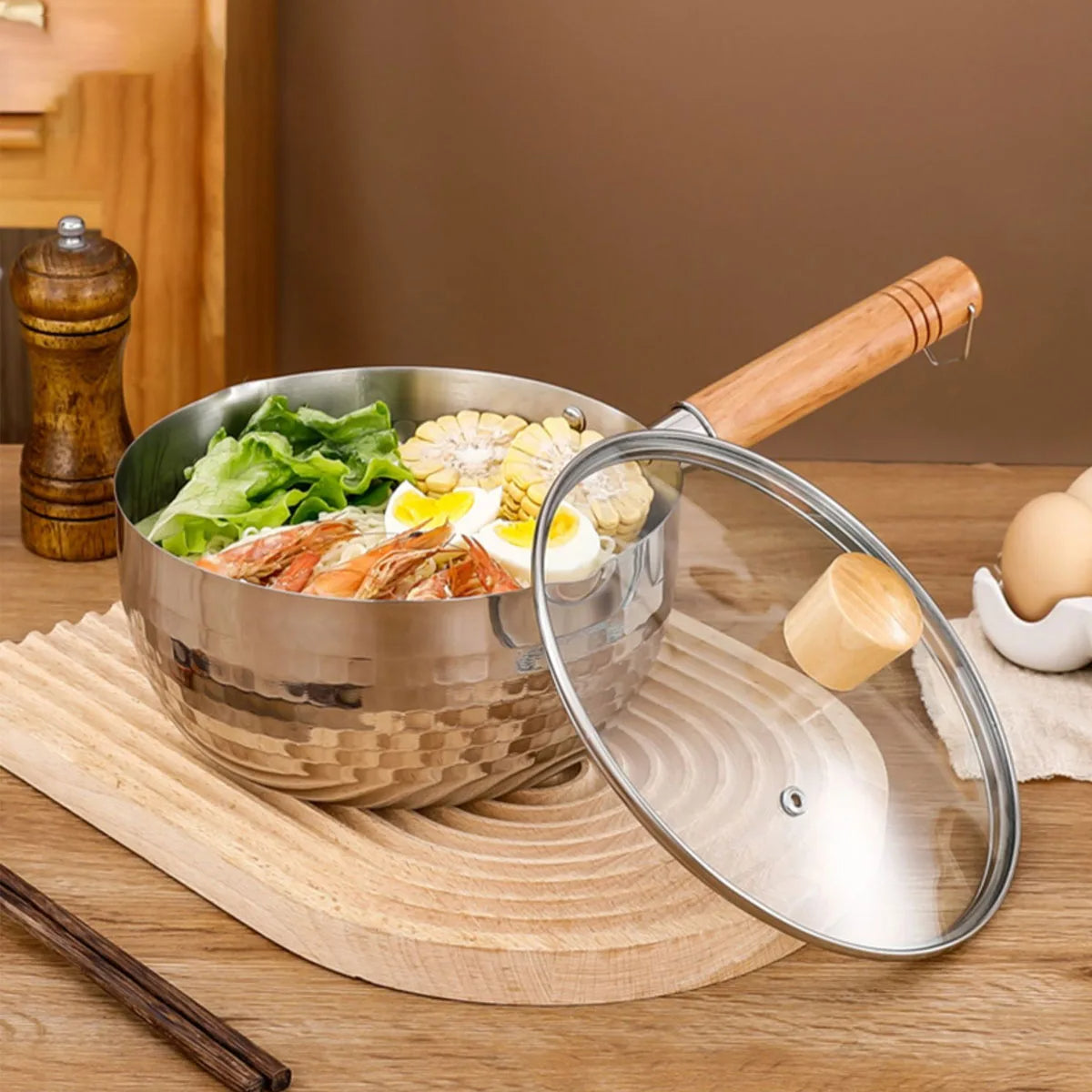 Edelstahl-Milchtopf mit Glasdeckel