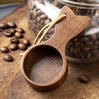 Holz-Kaffeeportionierer mit ergonomischem Griff