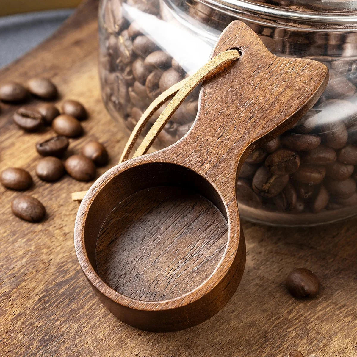 Holz-Kaffeeportionierer mit ergonomischem Griff