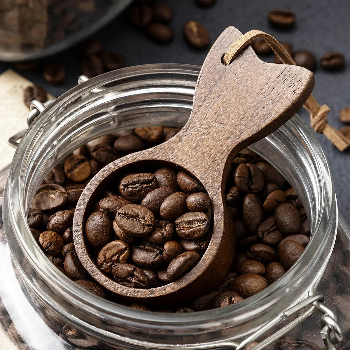 Holz-Kaffeeportionierer mit ergonomischem Griff