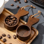 Holz-Kaffeeportionierer mit ergonomischem Griff