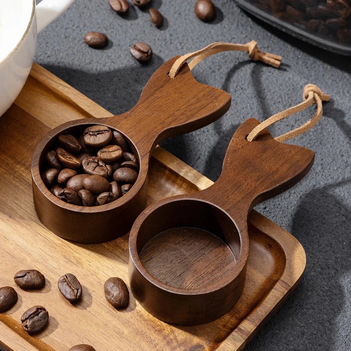 Holz-Kaffeeportionierer mit ergonomischem Griff