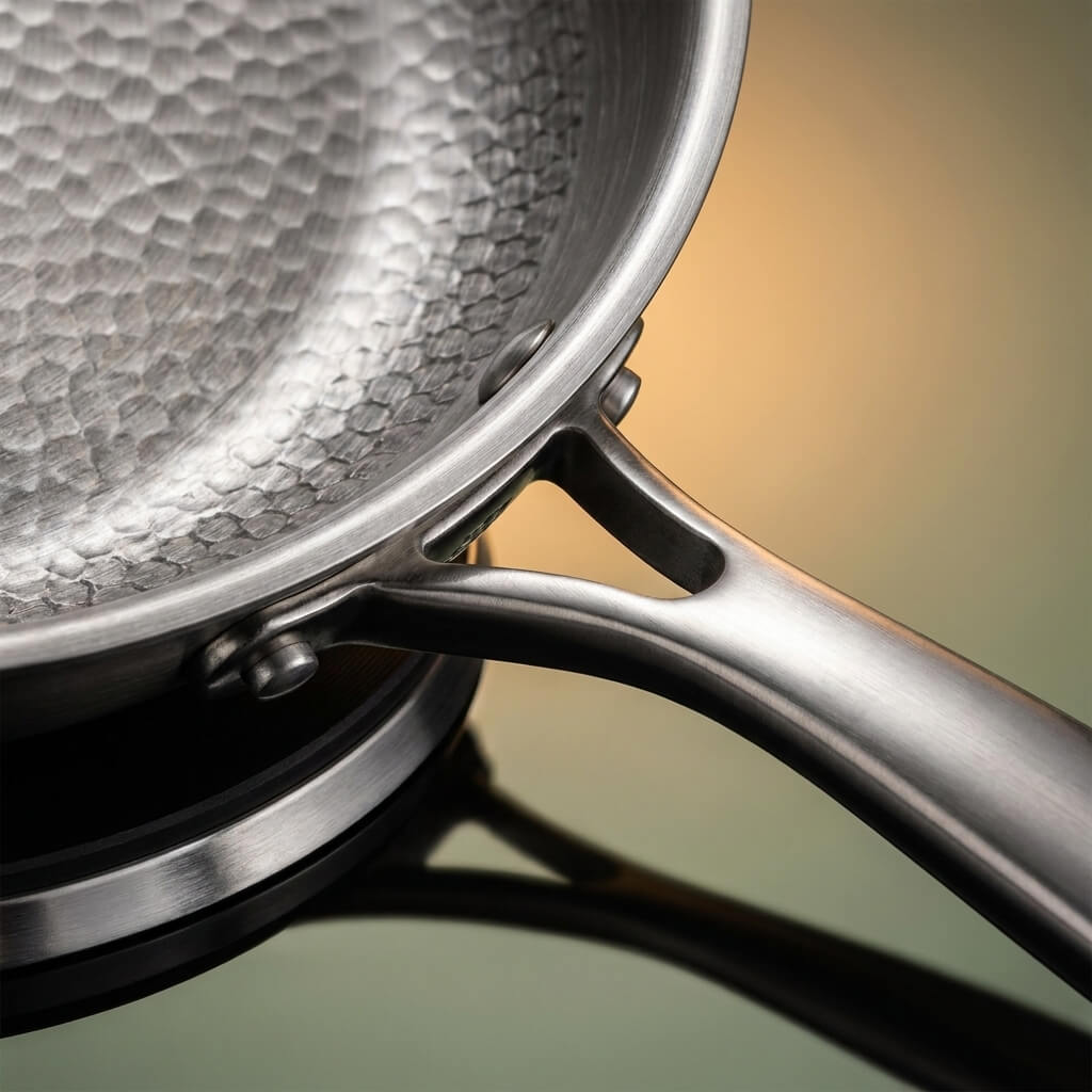 Gehämmerte Titan-Pfanne – PFAS-frei, induktionsgeeignet, hält Jahrzehnte