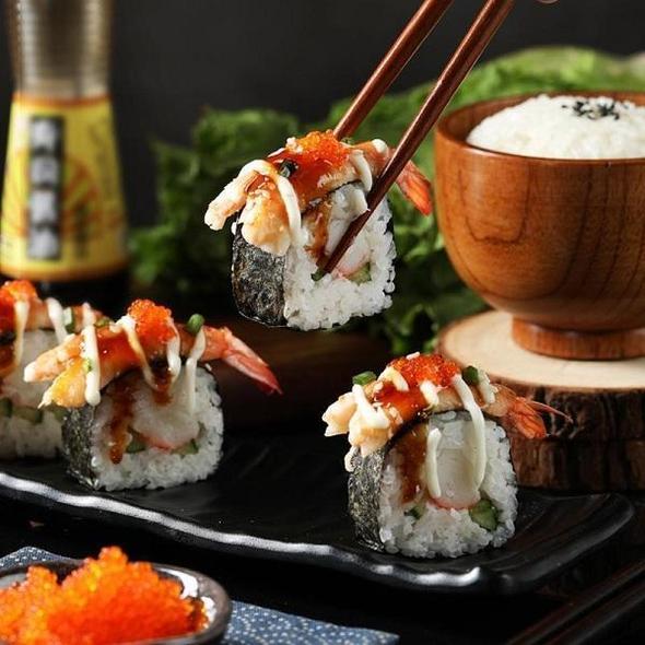 Sushi-Maker-Set mit Formen und Werkzeugen