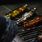 Grillkorb für Spieße mit Rosenholzgriff